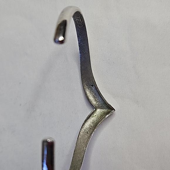 VINTAGE CUFF BANGLE SILVERTONE BY AVON - Picture 5 of 7